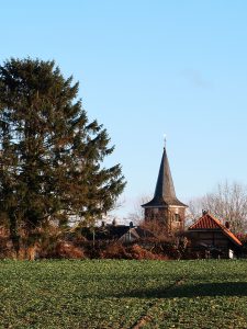 Kirche Rickelrath aus Sicht großer Telt