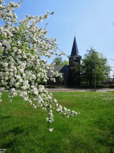 Kirche Rickelrath im Frühling